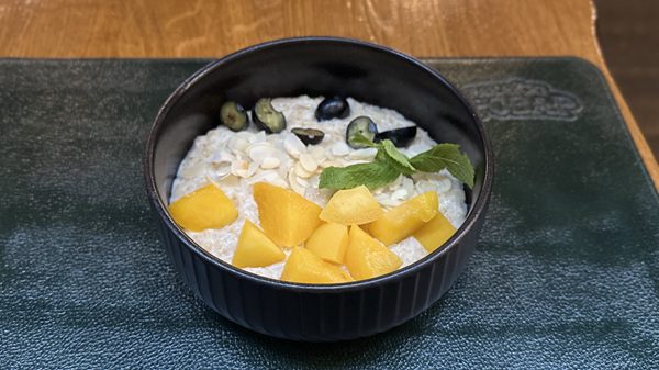 Овсяная-каша-с-персиком