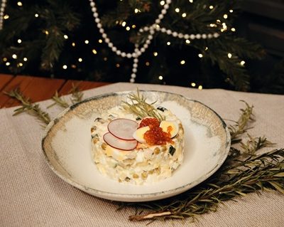 Оливье с запечённой индейкой