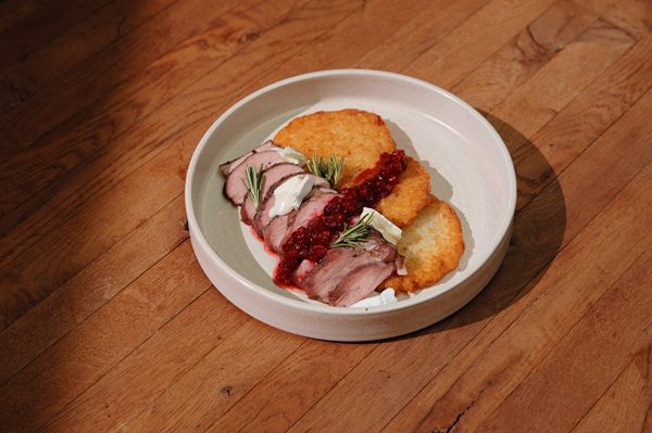 драники с уткой и брусникой